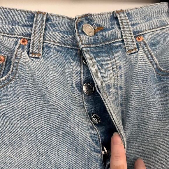 GRLFRND x Revolve Quinn High Rise 90s Distressed Jorts – Light Wash (26) - Picture 5 of 7